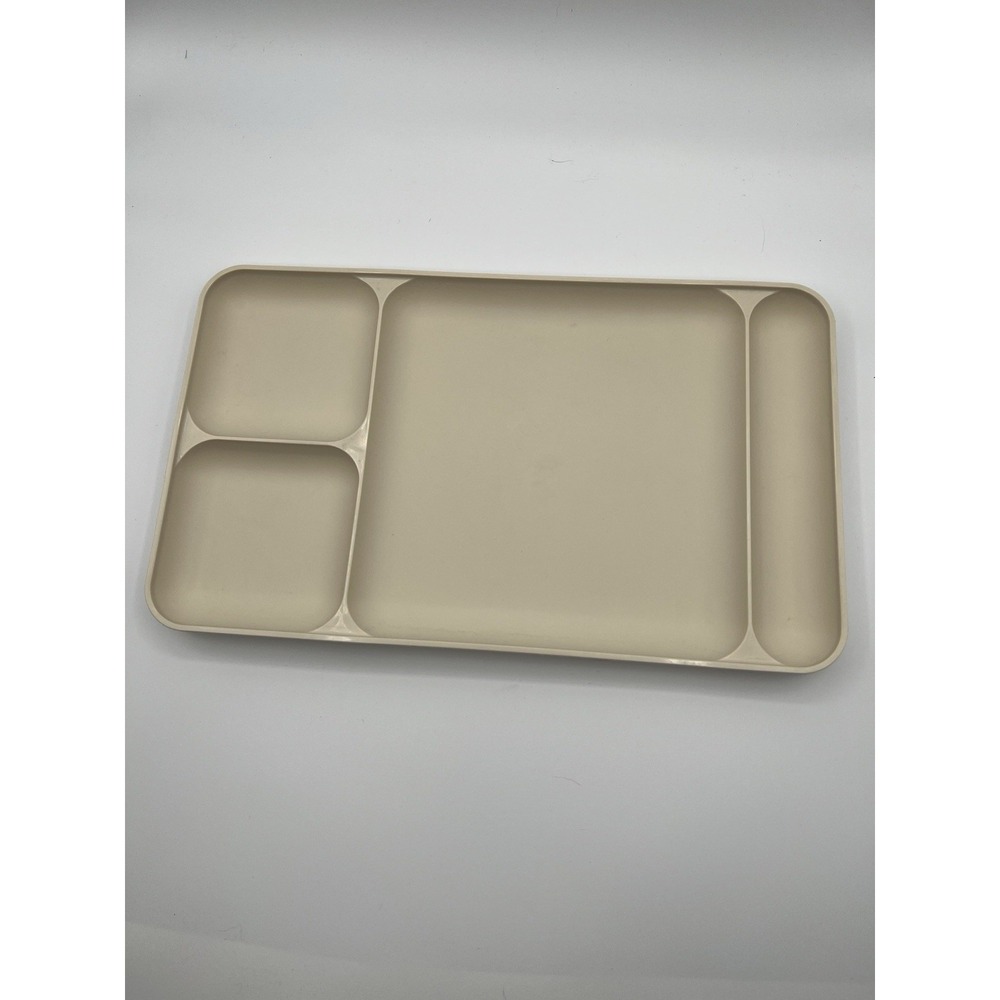 TUPPERWARE #1535 DIVIDED DINING TRAY STACKING Picnic Camping RV Potluck TV Porch
